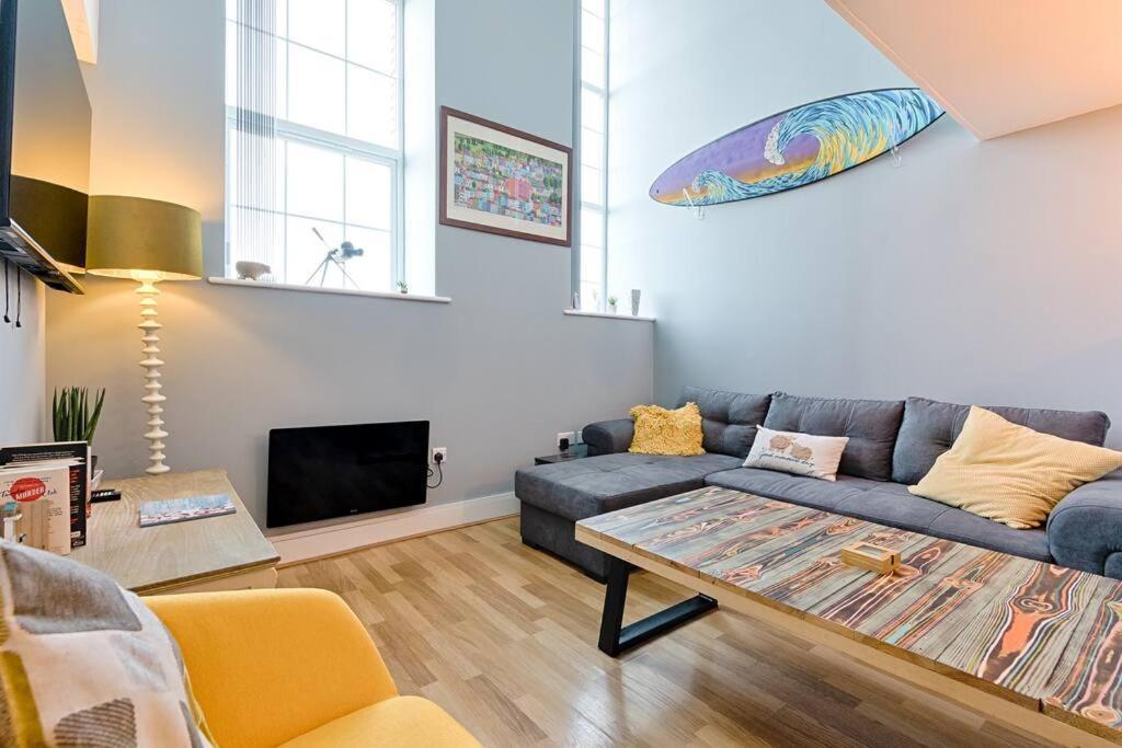 Let's Go Sea Apartment Swansea